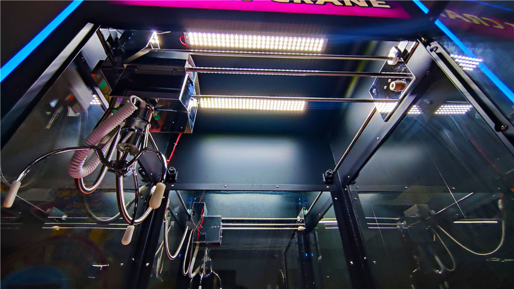 Gift Vending Smart Claw Machine , Prize Crane Machine For Commercial Street