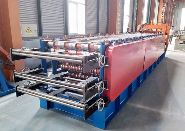 Three Layer Steel Sheet Making Machine , Touch Screen Roof Sheet Forming Machine