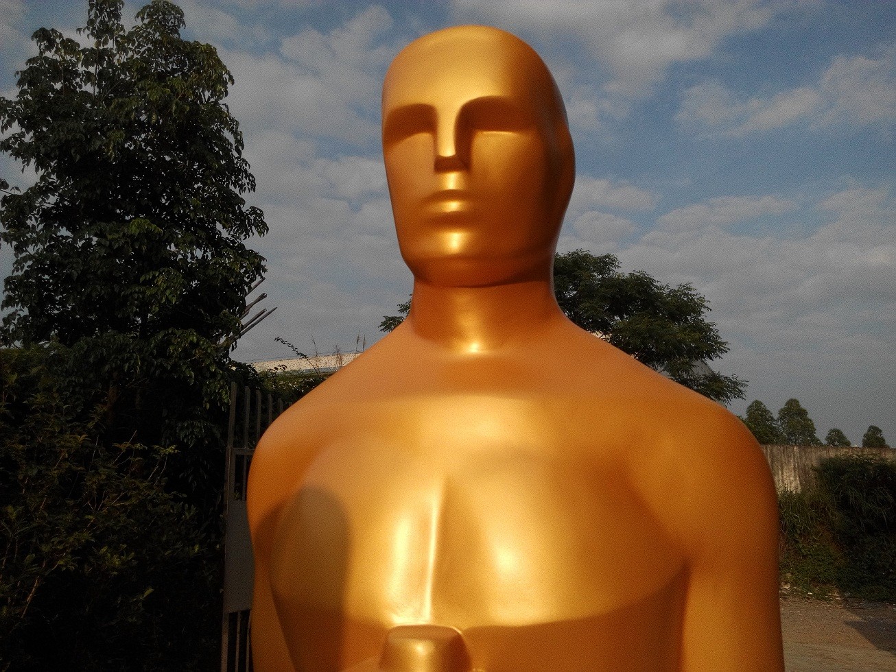 life size 90th Oscar statue/sculpture for sale with golden color fiberglass as event party decoration