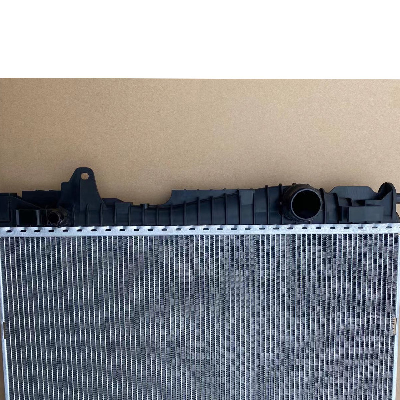 LR117683 LR135901 Car Coolant Radiator For EVOQUE