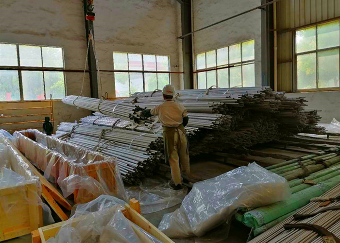 Cold Drawn Seamless Stainless Tube / P195TR1 TR2 Stainless Steel Welded Tube Round Shaped