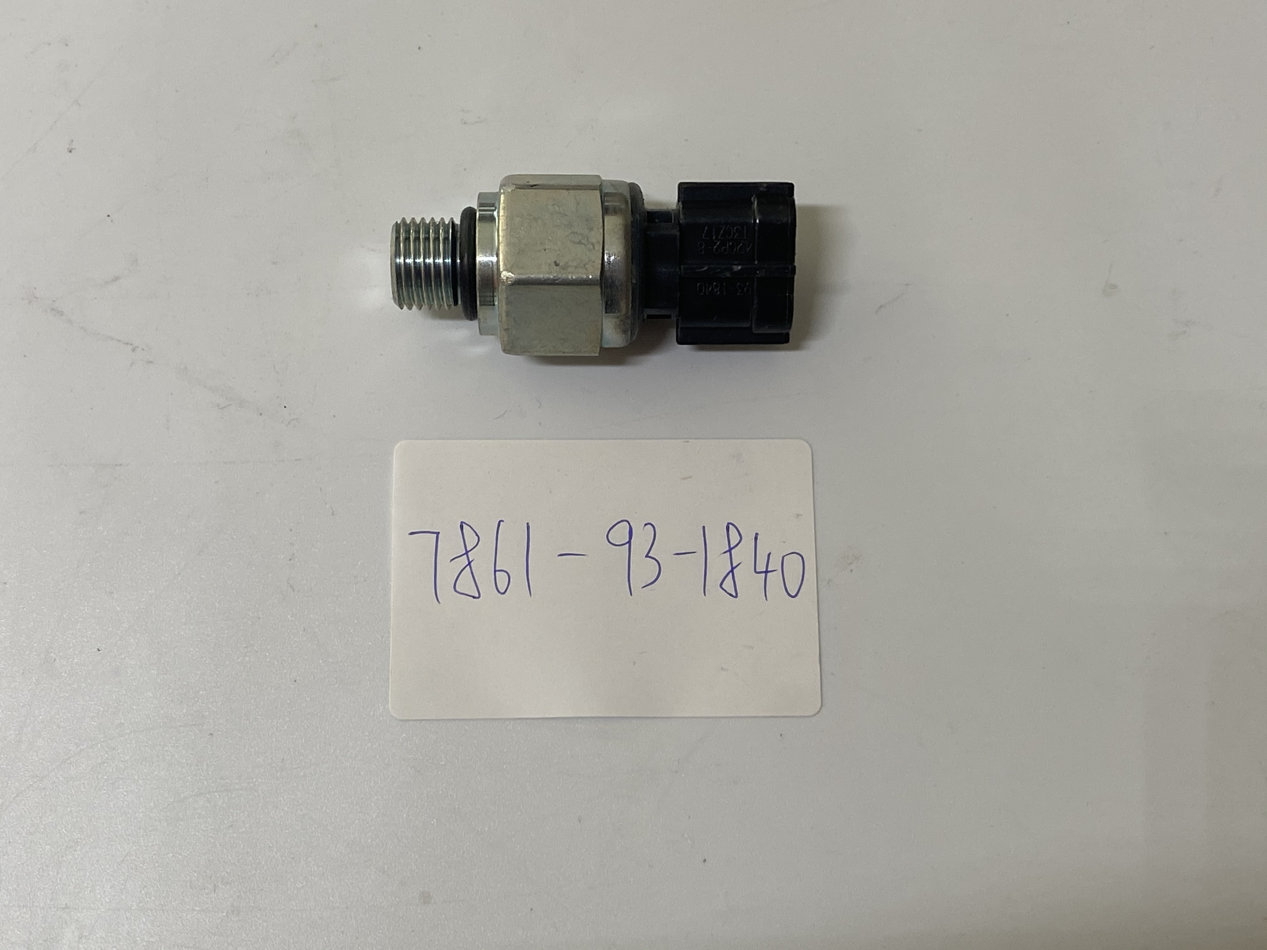 High Pressure Sensor LS52S00015P1 YN52S00048P1 Retail Packaging for SK200-8 Excavator