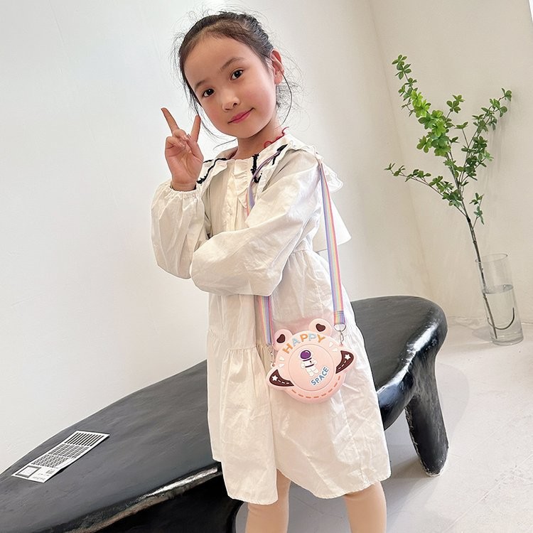 Astronaut Silicone Crossbody Purse Bag Pencil Pen Case Makeup Bag Storage Bag Makeup Accessories Purse Handbag For Kids