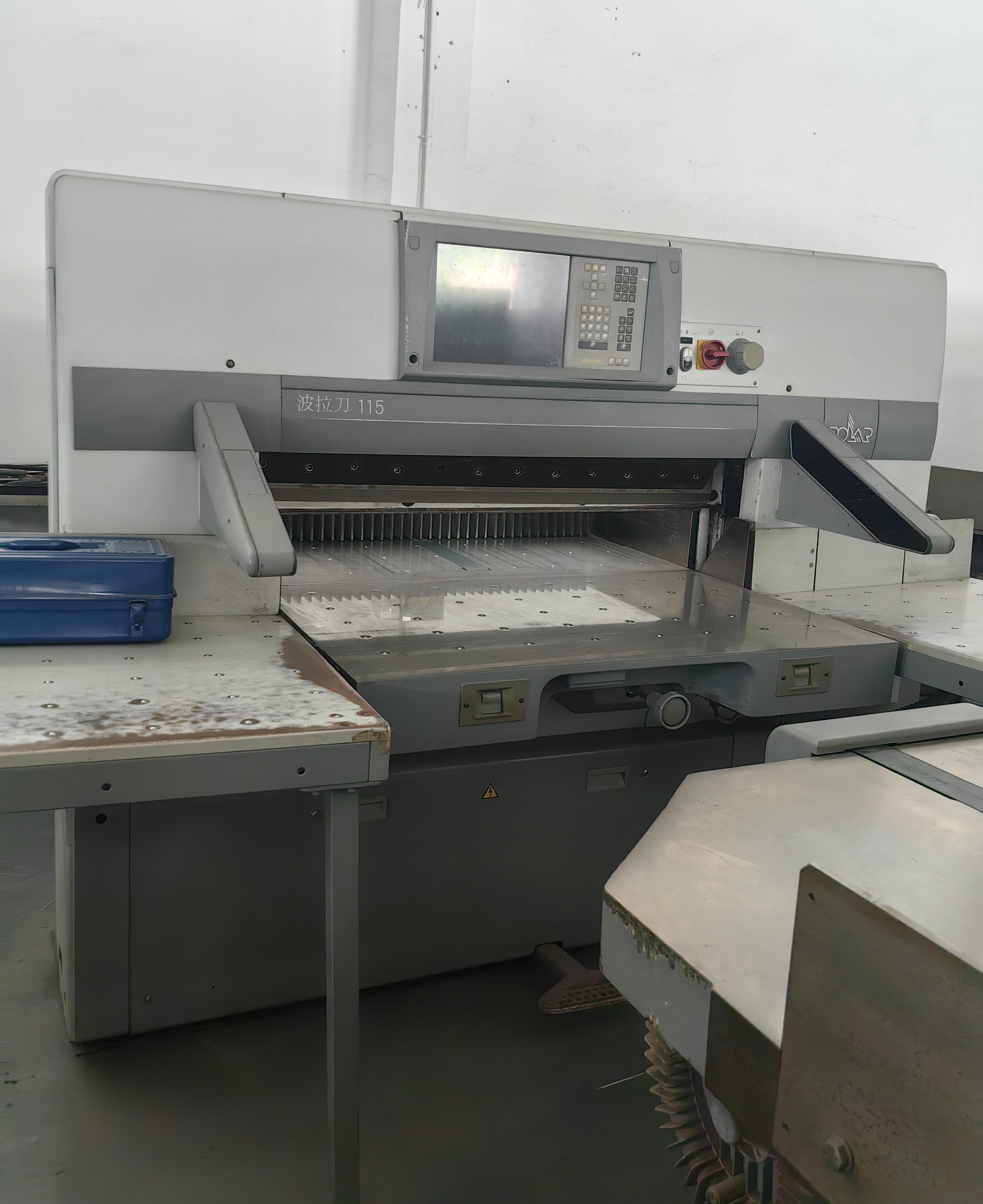 4000 KG Advanced Polar Guillotine Paper Cutter For Smooth Paper Cutting 2800*2800*1600mm
