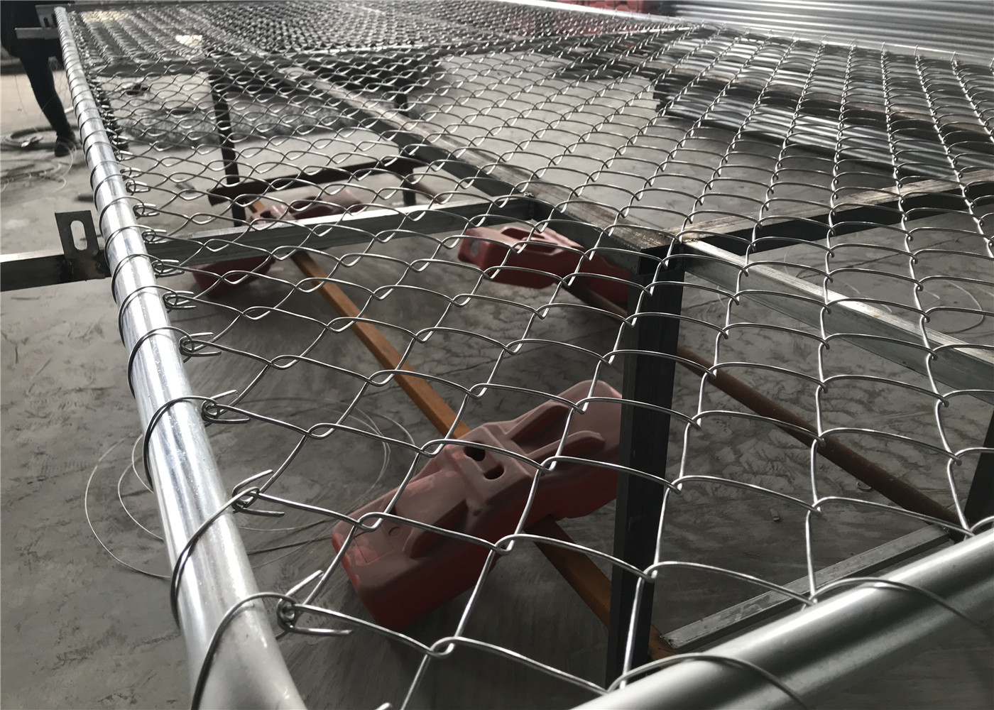 Cross Brace Temporary Chain Link Construction Fence Panels Galvanized 6′x12′ Chain Link Temporary Fencing