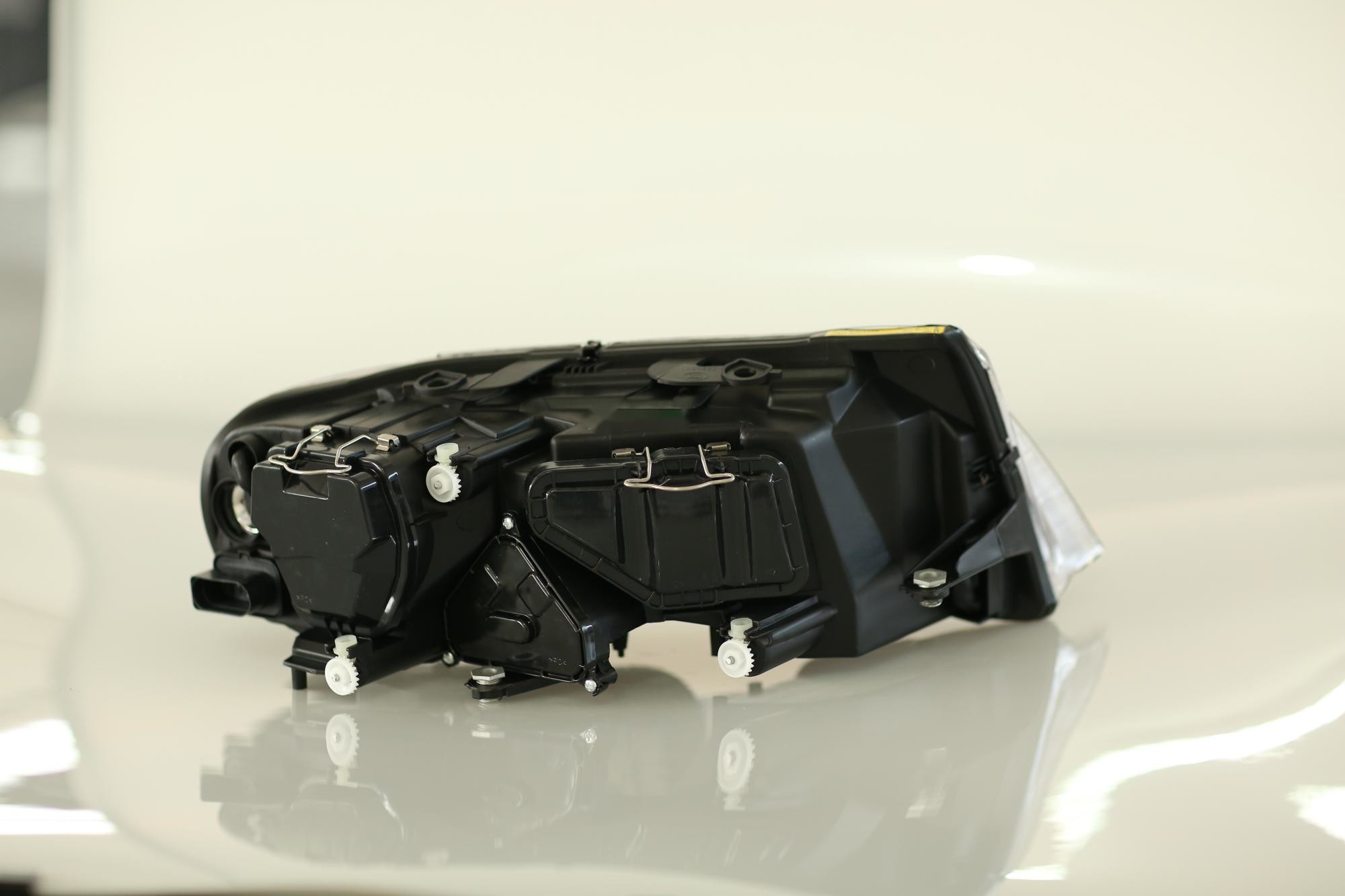 2005 2007 2008 2006 Volkswagen Passat Headlight Assembly 3BD 945 017 B