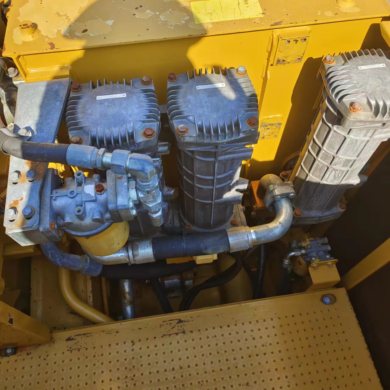 Used Japan CAT 390DL Excavator Digger with Other Hydraulic Pump and Cylinder at Affordable