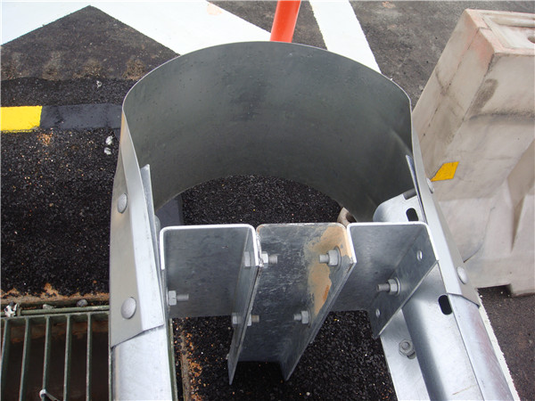 Anti-corrosion Galvanized Metal Flange Post for Roadway Safety and Reliability