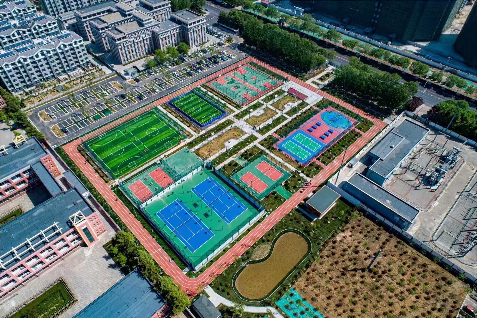 Standard Athletic Running Tracks With Smooth Surface And UV Resistance