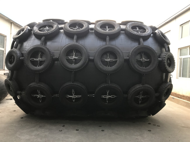 Natural Rubber Air Filled Pneumatic Rubber Fenders With 6-10 Years Lifespan