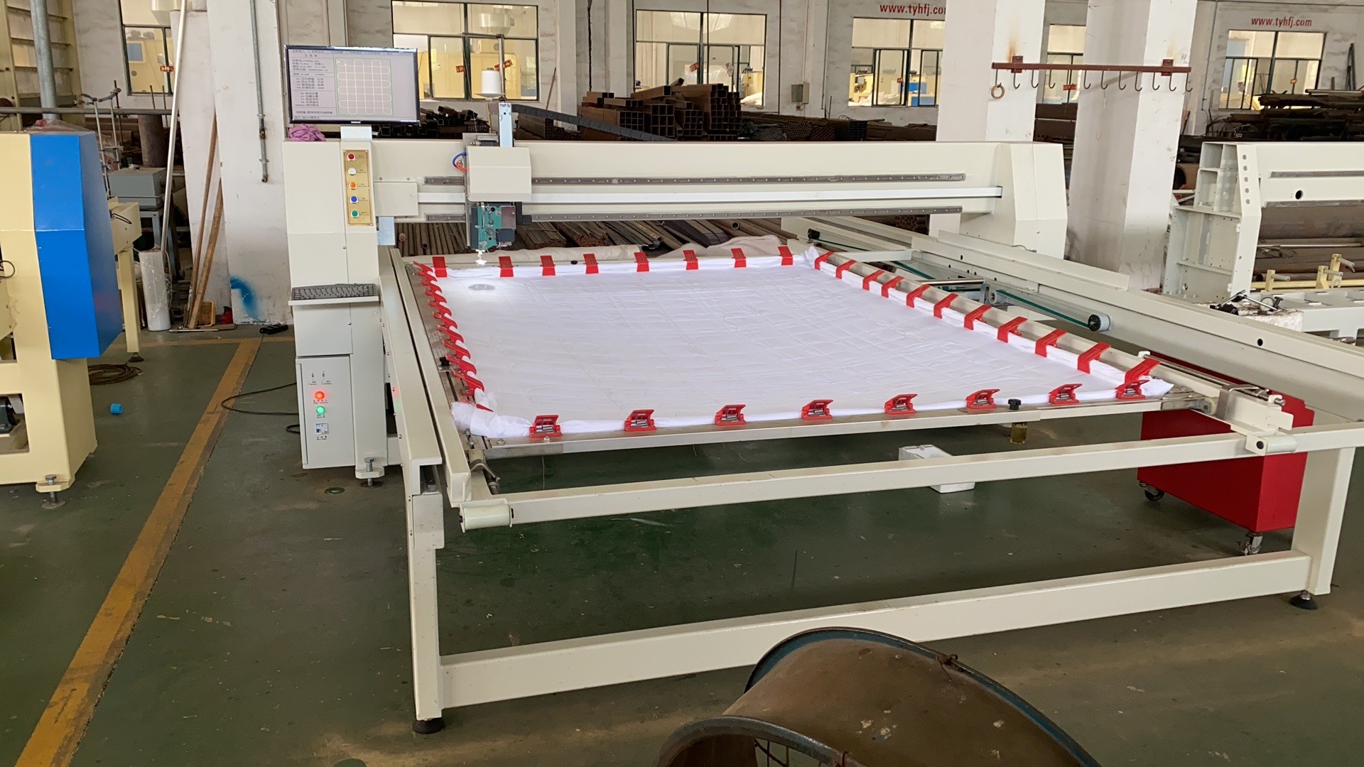 Soft Topper Blanket Fabric Automatic High Speed Mattress Quilting Machine 3000RPM