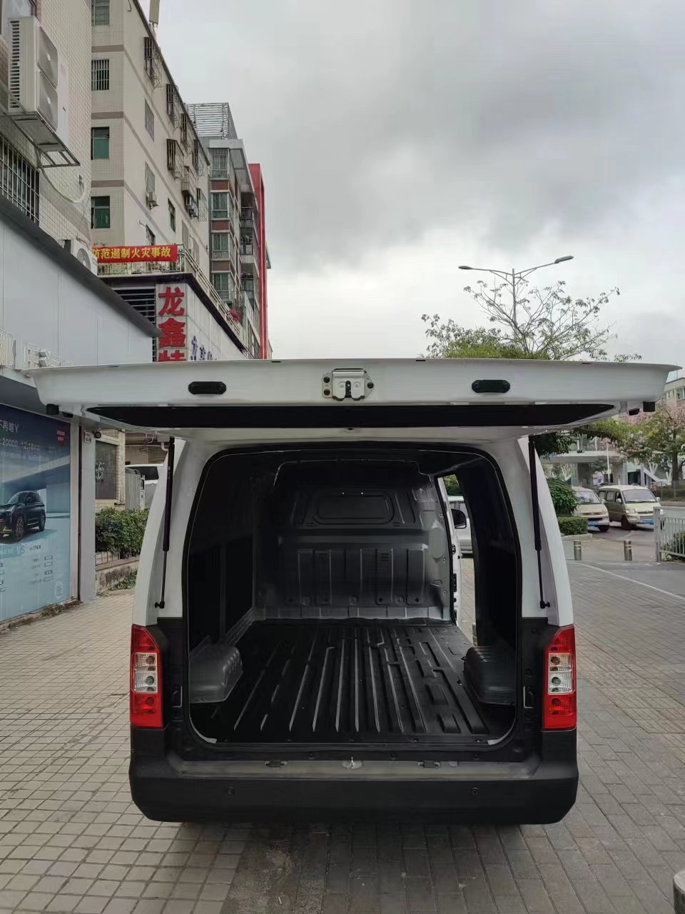 Feidi U6 Electric Mini Vans LED Lighting Leather White Lexus Lx570 Automatic Hybrid Car 7 Seats Manual Cars Left
