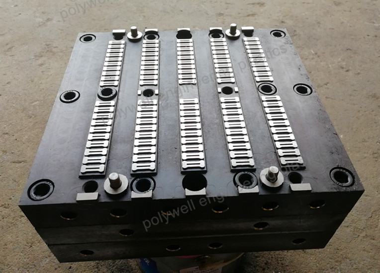 Plastic Injection Moulding Die Plastic Extrusion Mold Used To Produce Thermal Break Strips