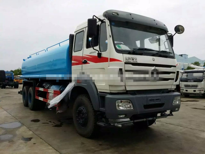 4X2 6000 Liter 120HP Water Tank Truck Sinotruk Light Duty Euro III 7.00R16 Tires