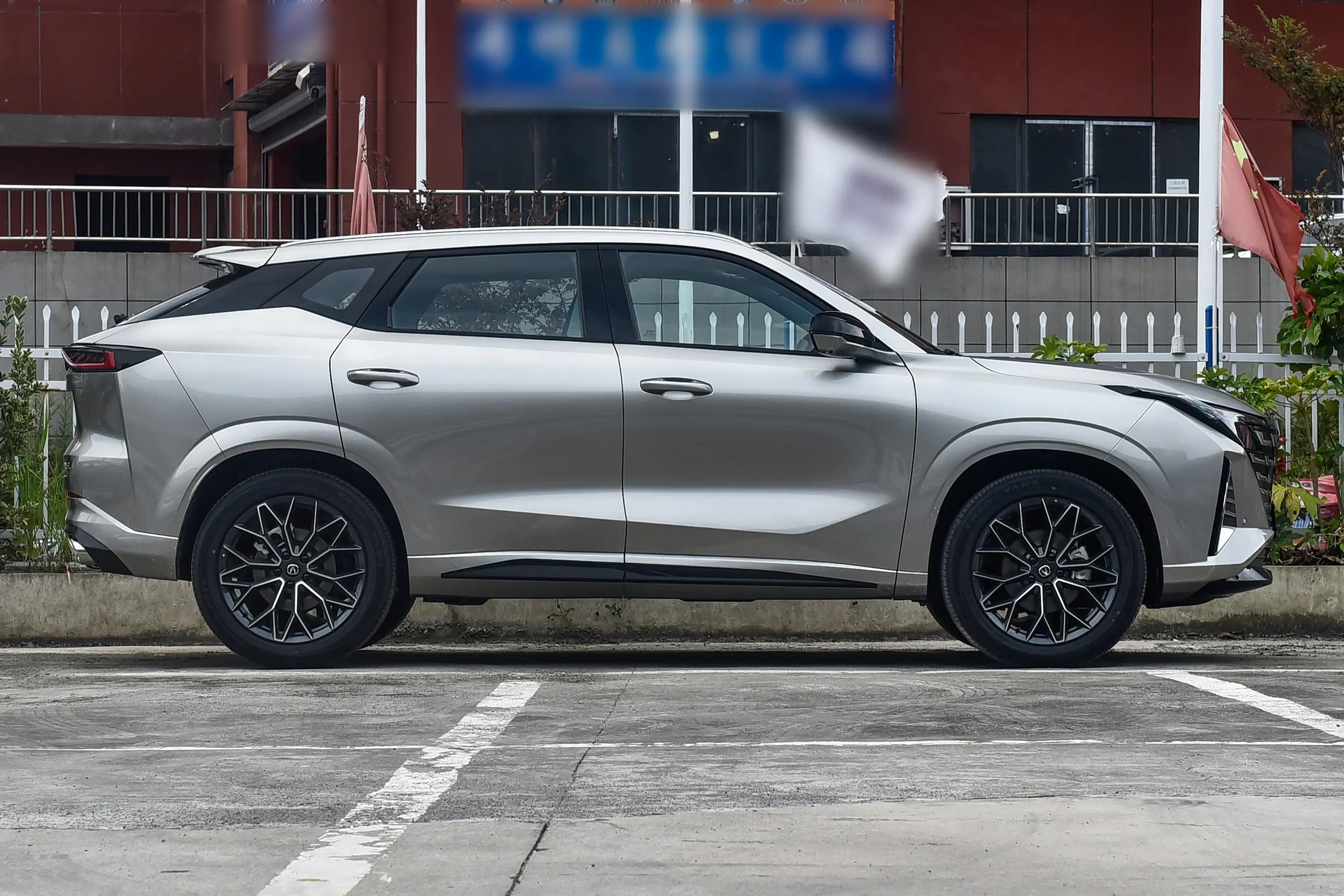 2025 Changan UNI-Z 1.5T DCT Prestige Model Gasoline SUV with 188hp FWD LHD R19 Maximum speed 200 Tire Size
