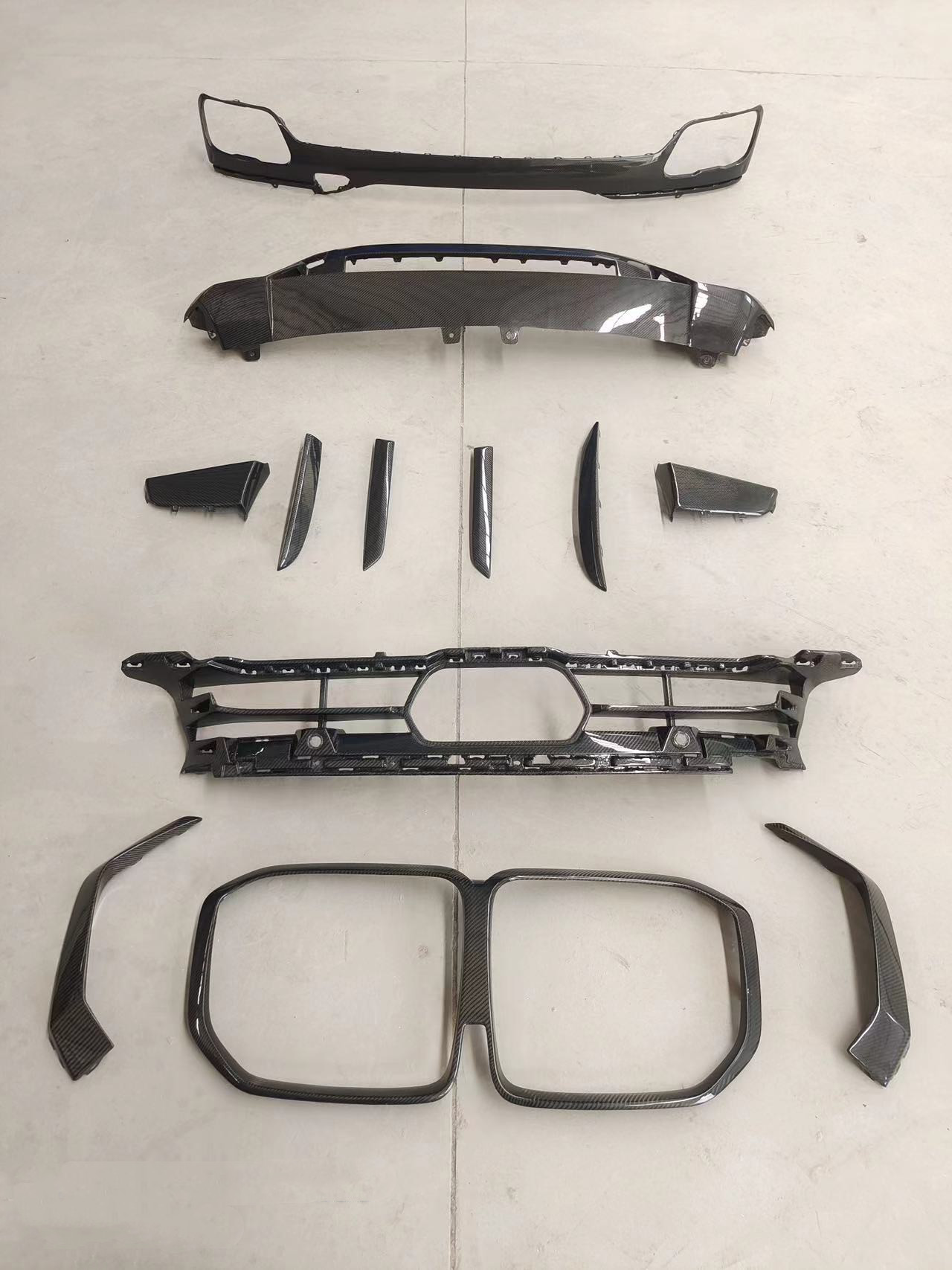 For BMW X7 Carbon Fiber Body Kit X7 OEM Style Carbon Fiber Front Lip Diffuser Large Light Shade Body Kit
