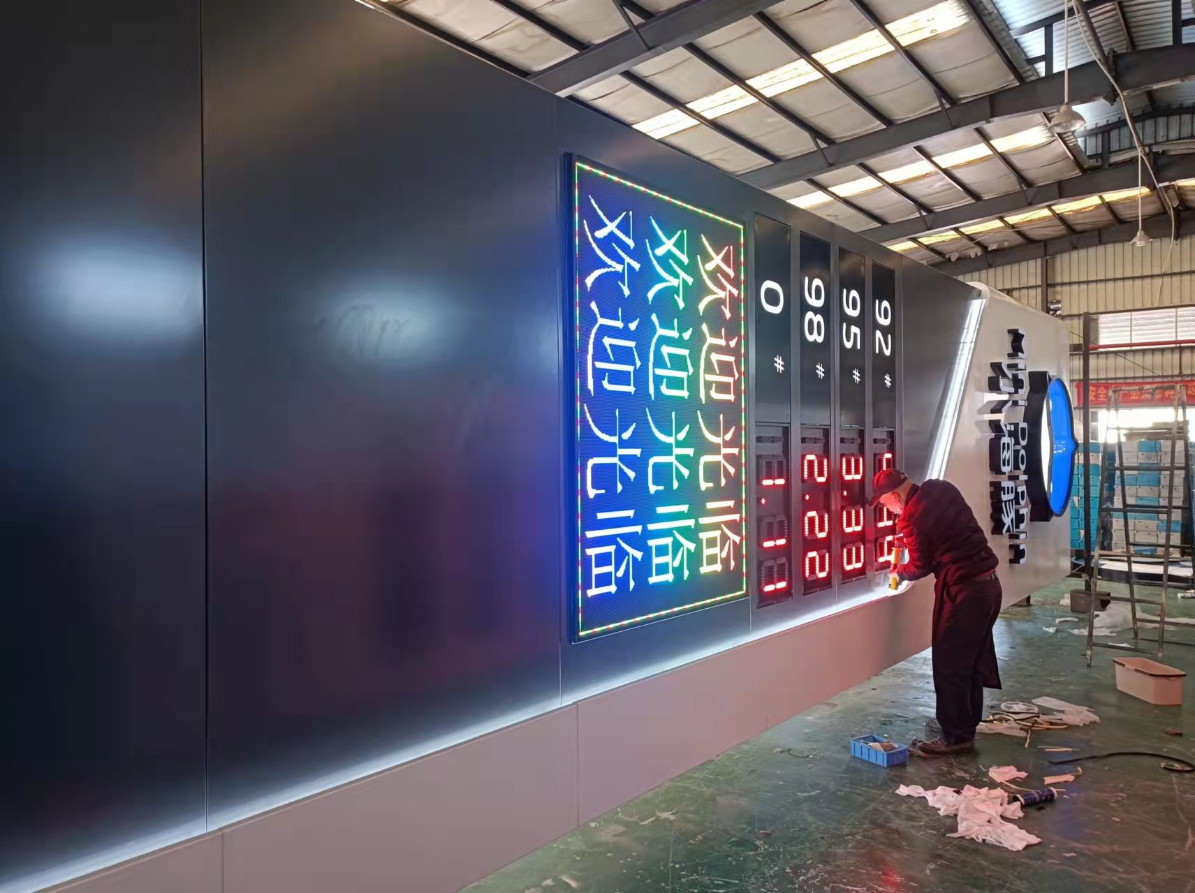 Bus Stations Modern Pylon Signs Illuminated ACM / Steel 150mm for Outdoor