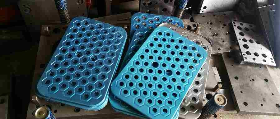 Manufacturers supply punching iron plate galvanized hexagonal punching mesh hexagonal punching plate