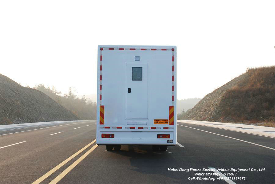 King Run Outdoor Logistics Shower Vehicle Customizing Special device: hot and cold water supply system, shower device