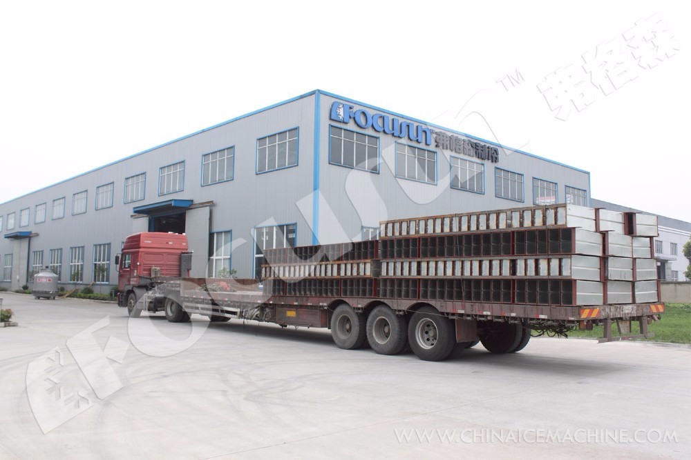 Different Specifications of Block Ice Produced by Stainless Steel 304 Ice Compactor