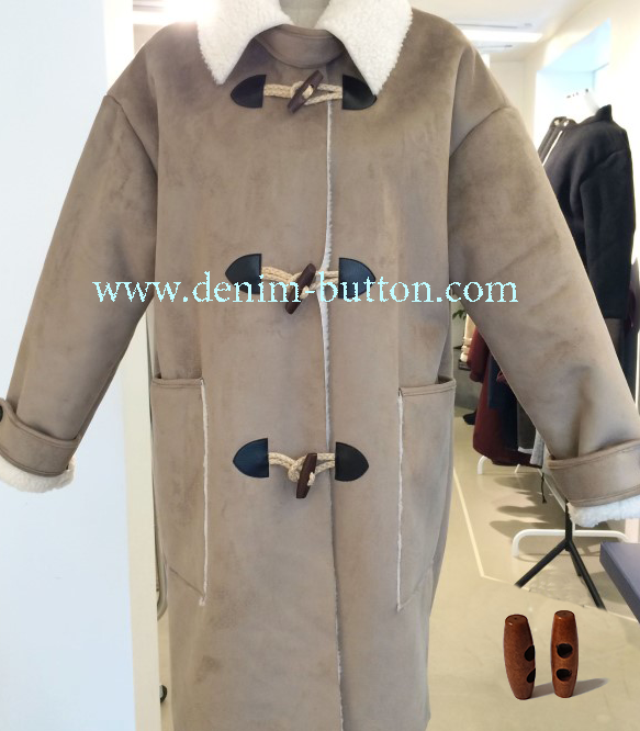 WOODEN TOGGLE BUTTONS FOR COATS