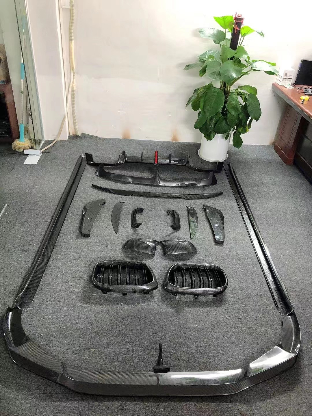 Auto Parts for BMW X4M Carbon Fibre Body Kit X4M Carbon Fiber Front Scoop Diffuser Spoiler Hood Body Kit