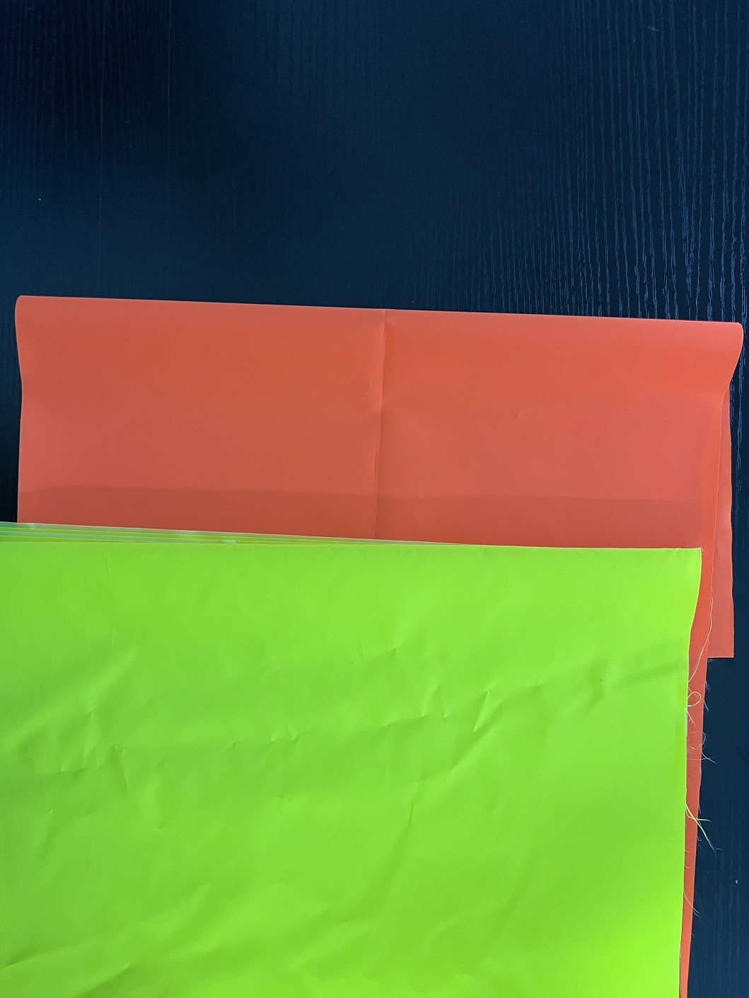 0.25mm Thick Red color Reflective Fabric Size 0.5cm~140cm EN20471