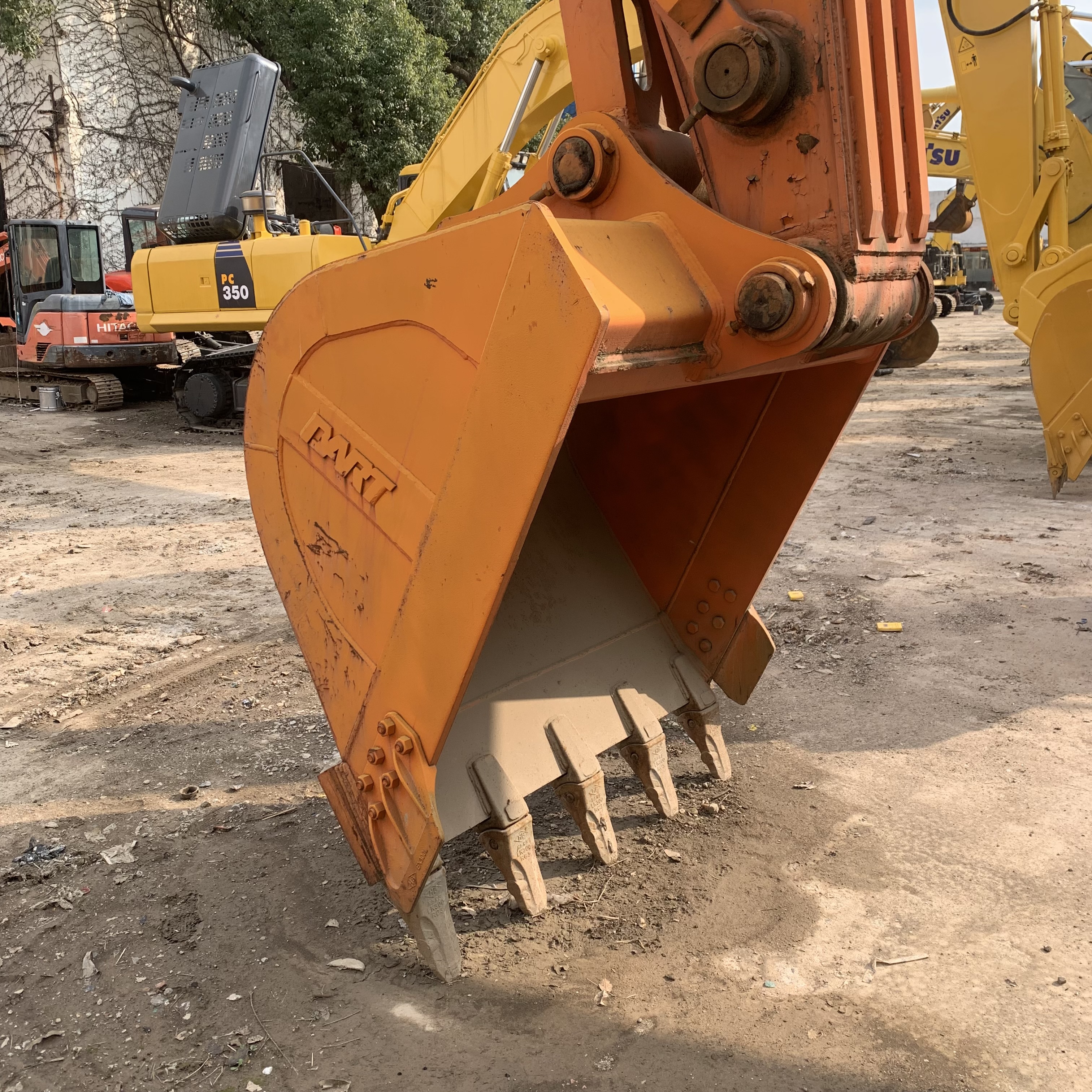 Affordable Doosan DH420 Excavator with 1.9m3 Bucket Capacity and 42000 KG Weight