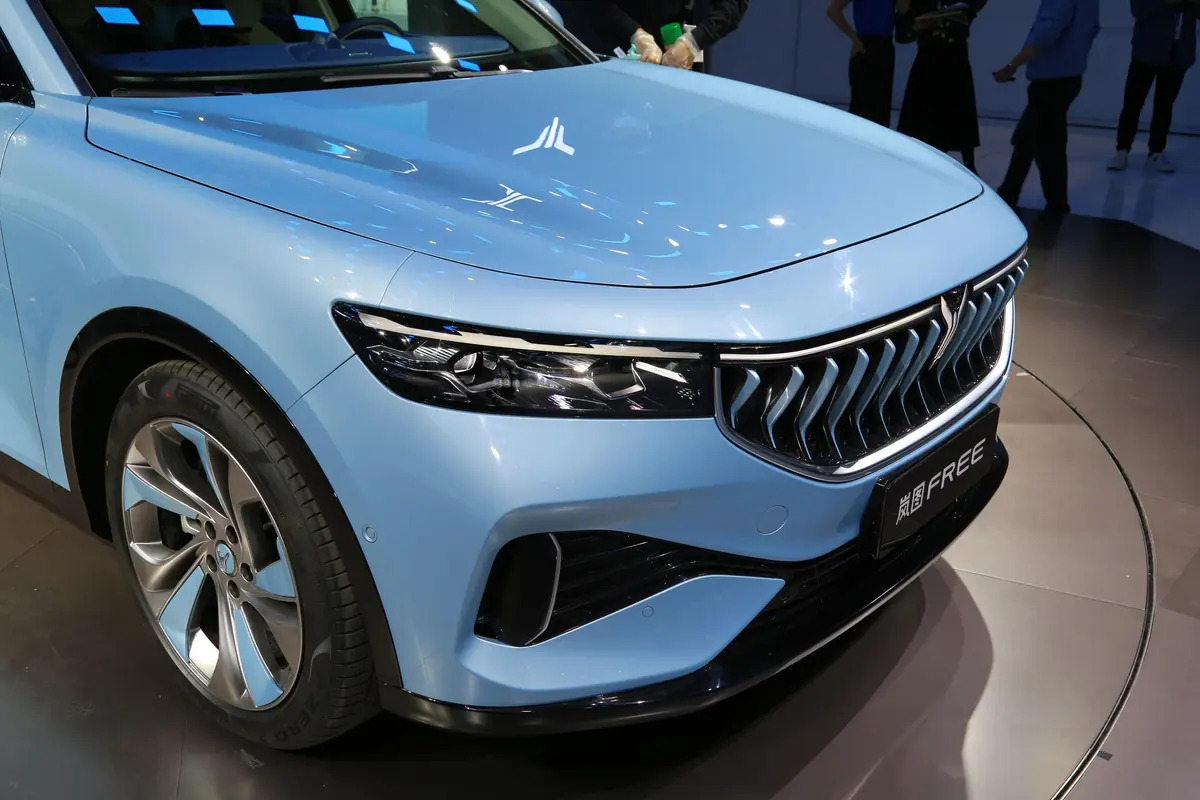 Luxury Energy Vehicles High Speed Mpv Dongfeng Voyah Free Pure Electric EV SUV Four Wheel Drive Electric Car 4905*1950*1645mm