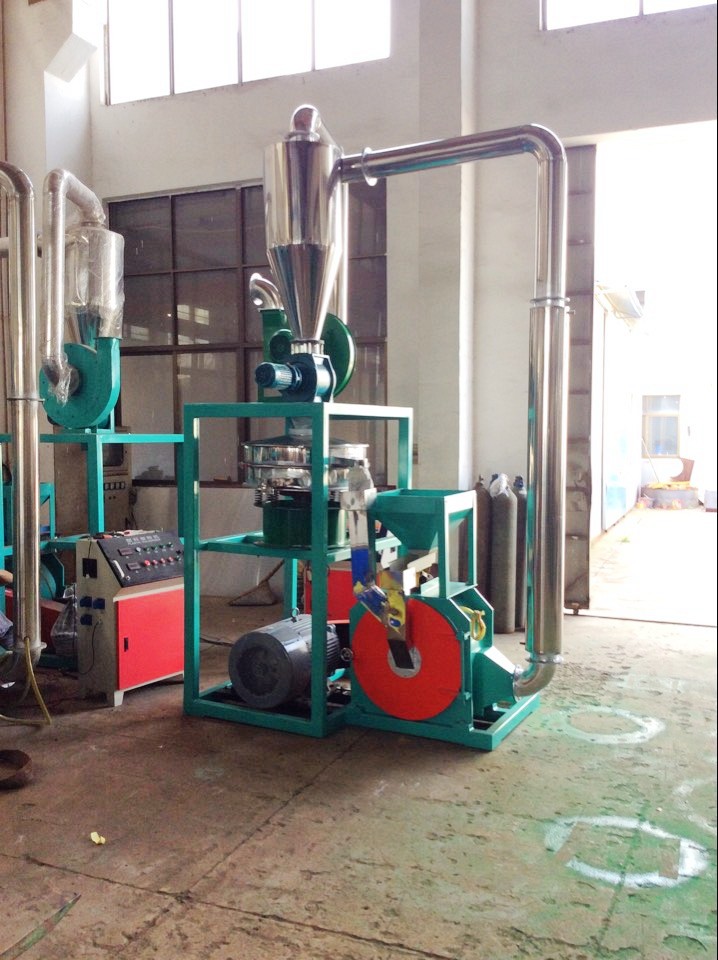 3700rpm Plastic Pulveriser Machine , Multi - Purpose 45kw Plastic Granules Machine