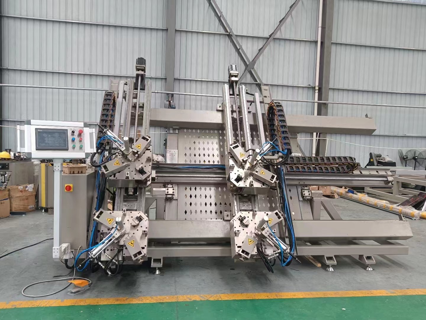 Four Head Aluminum Window Door Machine CNC Corner Crimping Machine