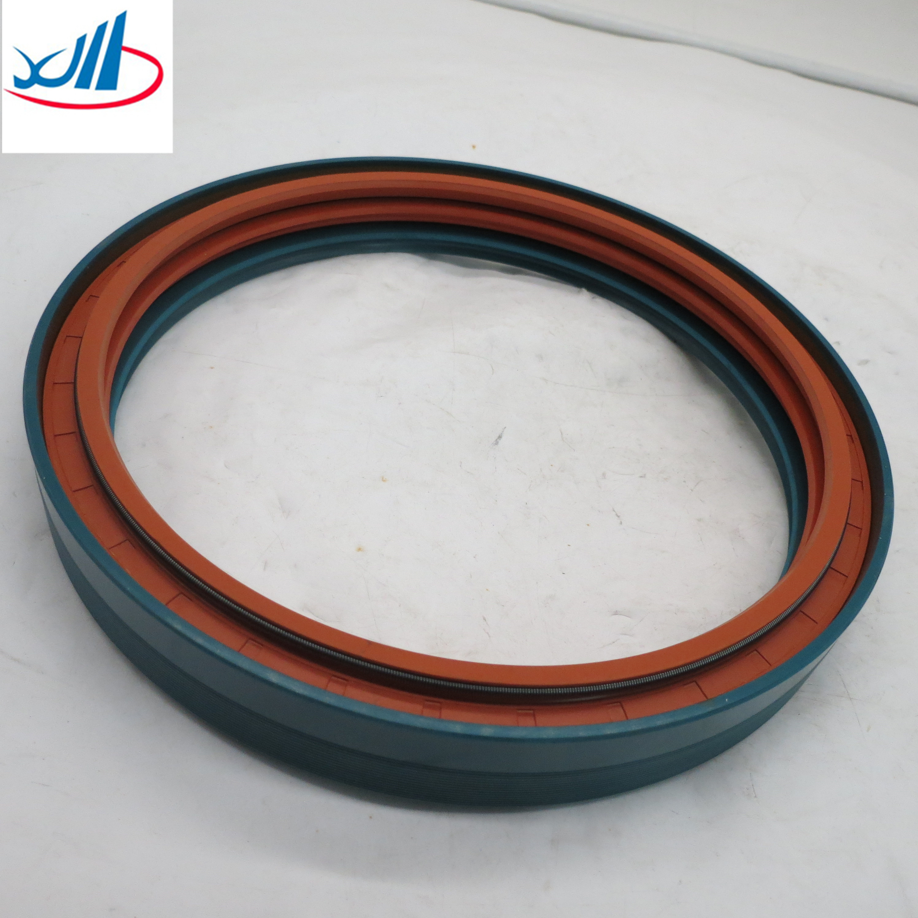 Jinan Sinotruk Howo Truck Parts Front Hub Oil Seal 190003074387