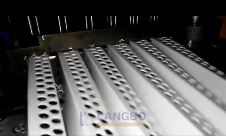 Customized Voltage PVC WPC Corner Edge Band Strip Guards L Shape Angle Extruder/ Making Machine/ Extrusion Production Line