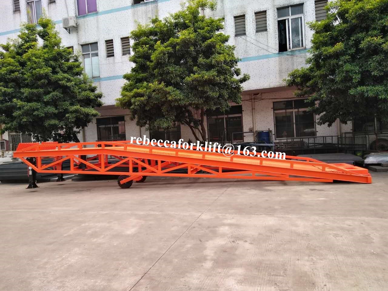 12 Ton Container Loading Ramp , High Duty Steel Structure Mobile Forklift Ramp