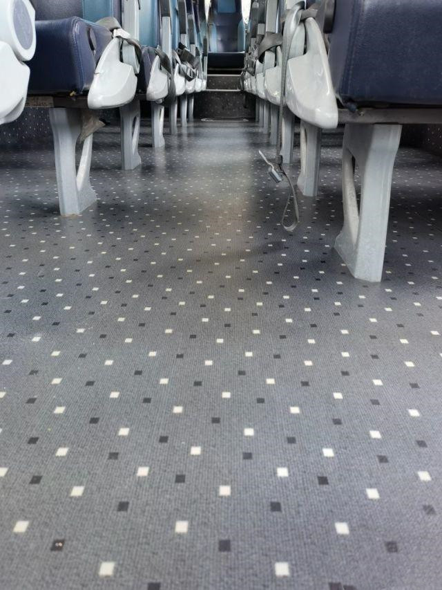 Used Tour Bus Model XMQ6859 Brand Kinglong 35 Seats Low Kilometer Euro III Used Mini Coach