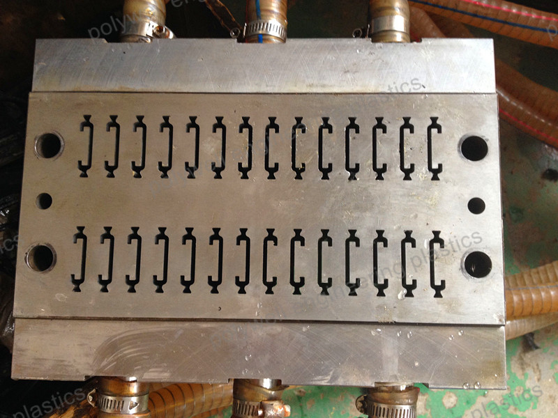PA66 Thermal Break Plastic Moulding Dies For Plastic Extruder Machine