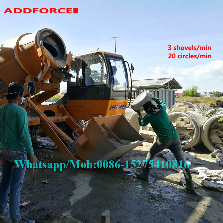 Mobile Hydraulic Concrete Mixer Machine , Cement Mixer Vehicle 20 Circles Per Min