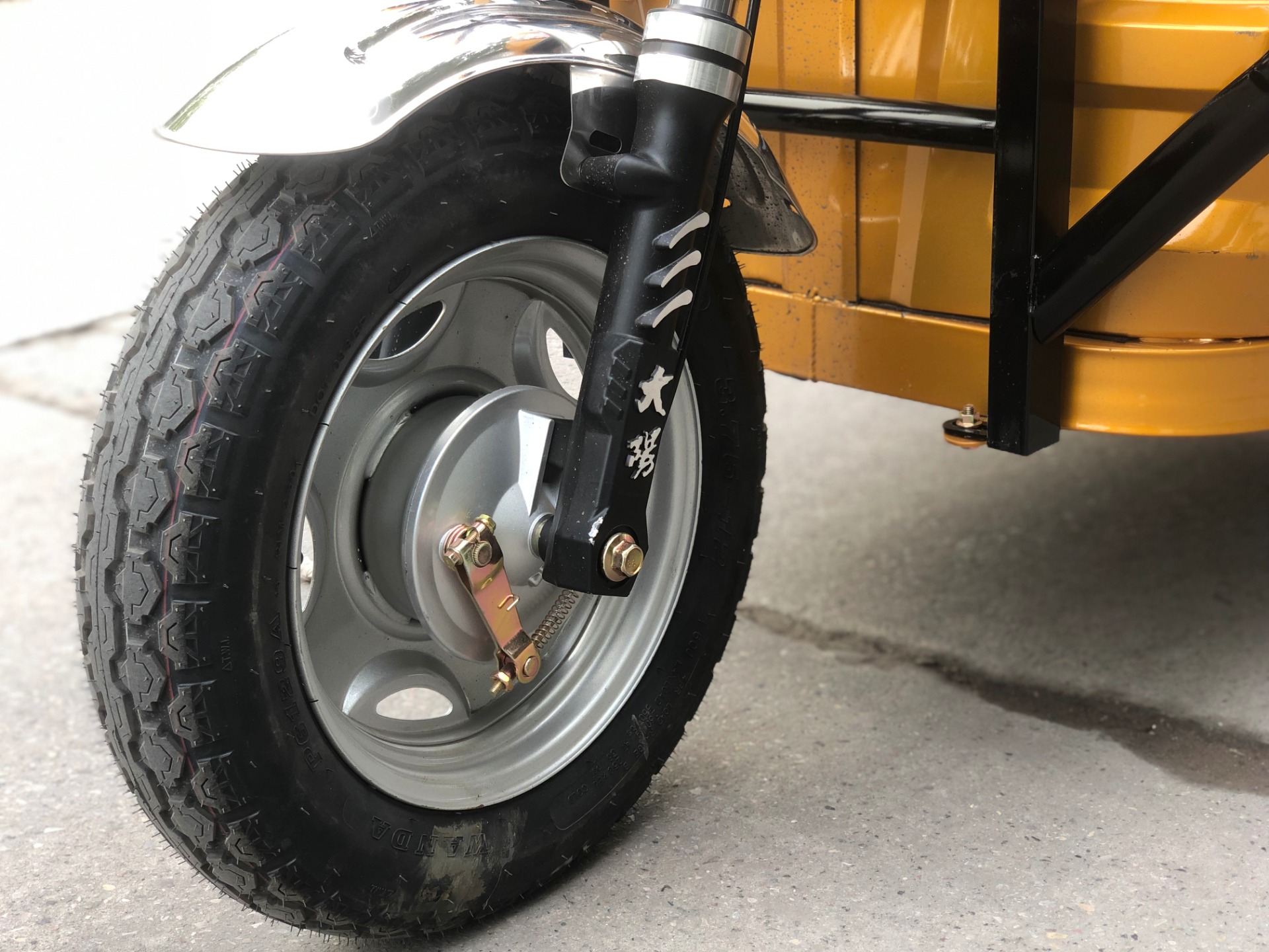 72V 1000W Electric Adult Tricycle for Cargo Max Body Trip Power Rickshaw Yellow