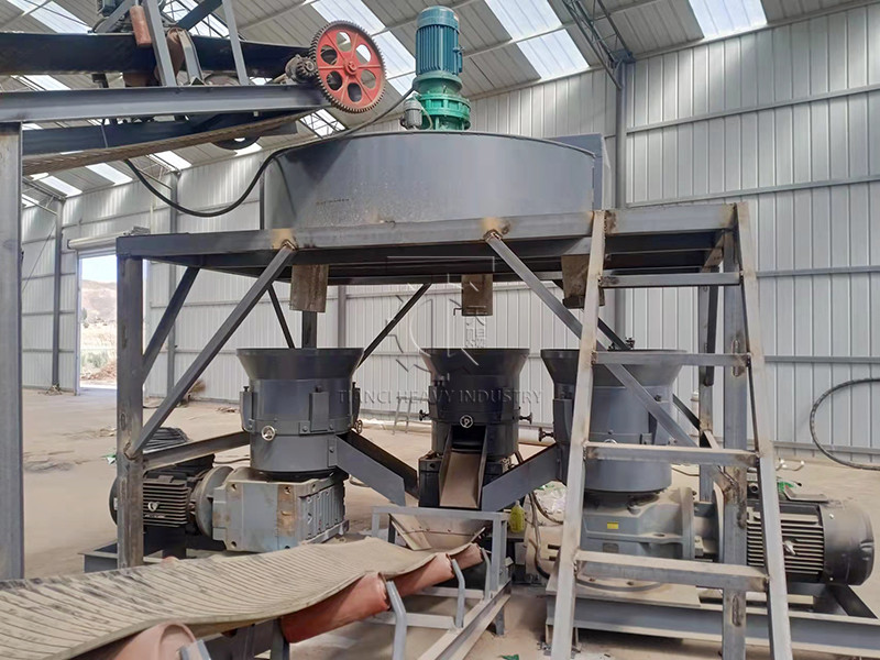 Columnar Organic Fertilizer Animal Manure Flat Film Extrusion Granulator