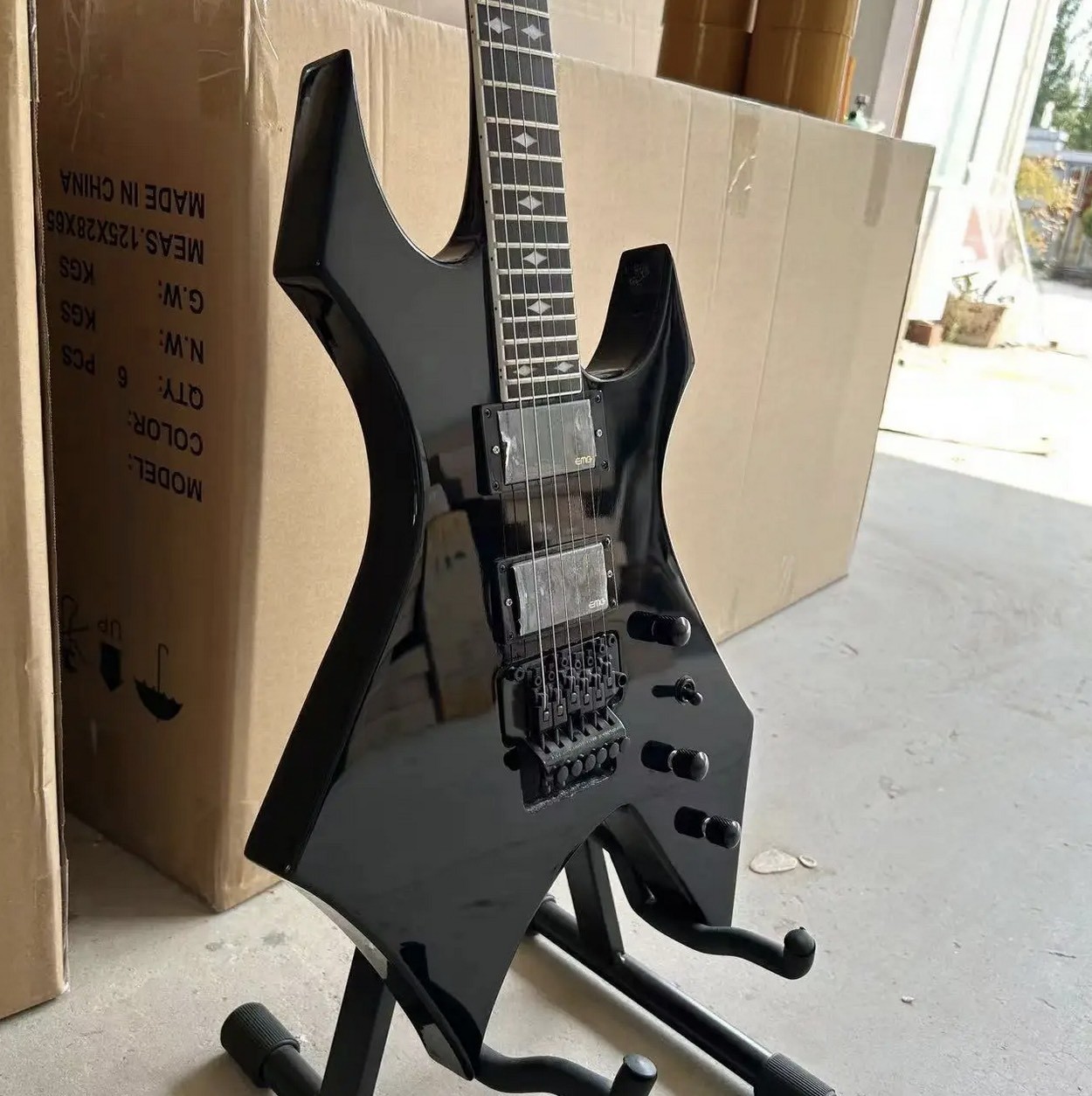 Custom .C.Rich "Warlock" Electric Guitar with Floyd Rose Vibrato Bridge Lock String Nut Active Pickup