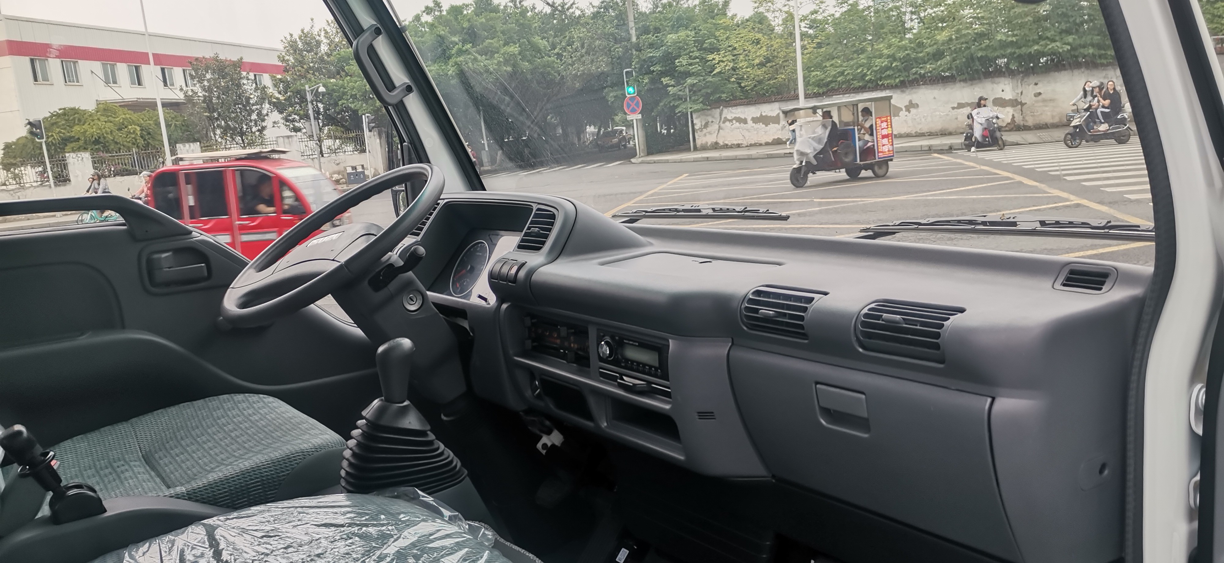 Isuzu double-row 5-seater cargo truck 2WD rear drive 4×2 diesel manual transmission