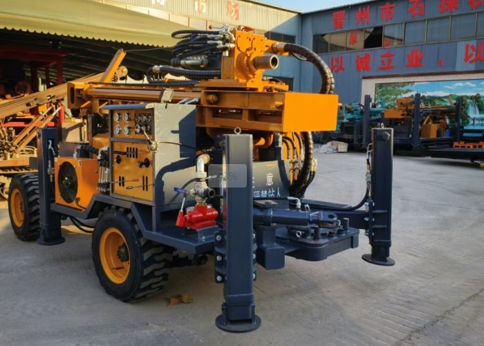 Self Propelled / Cargo Trailer Mounted Water Well Drilling Rig With Large Power Head
