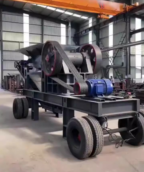 Mobile PE250x400 Jaw Crusher Mining Stone Jaw Crusher With Conveyor