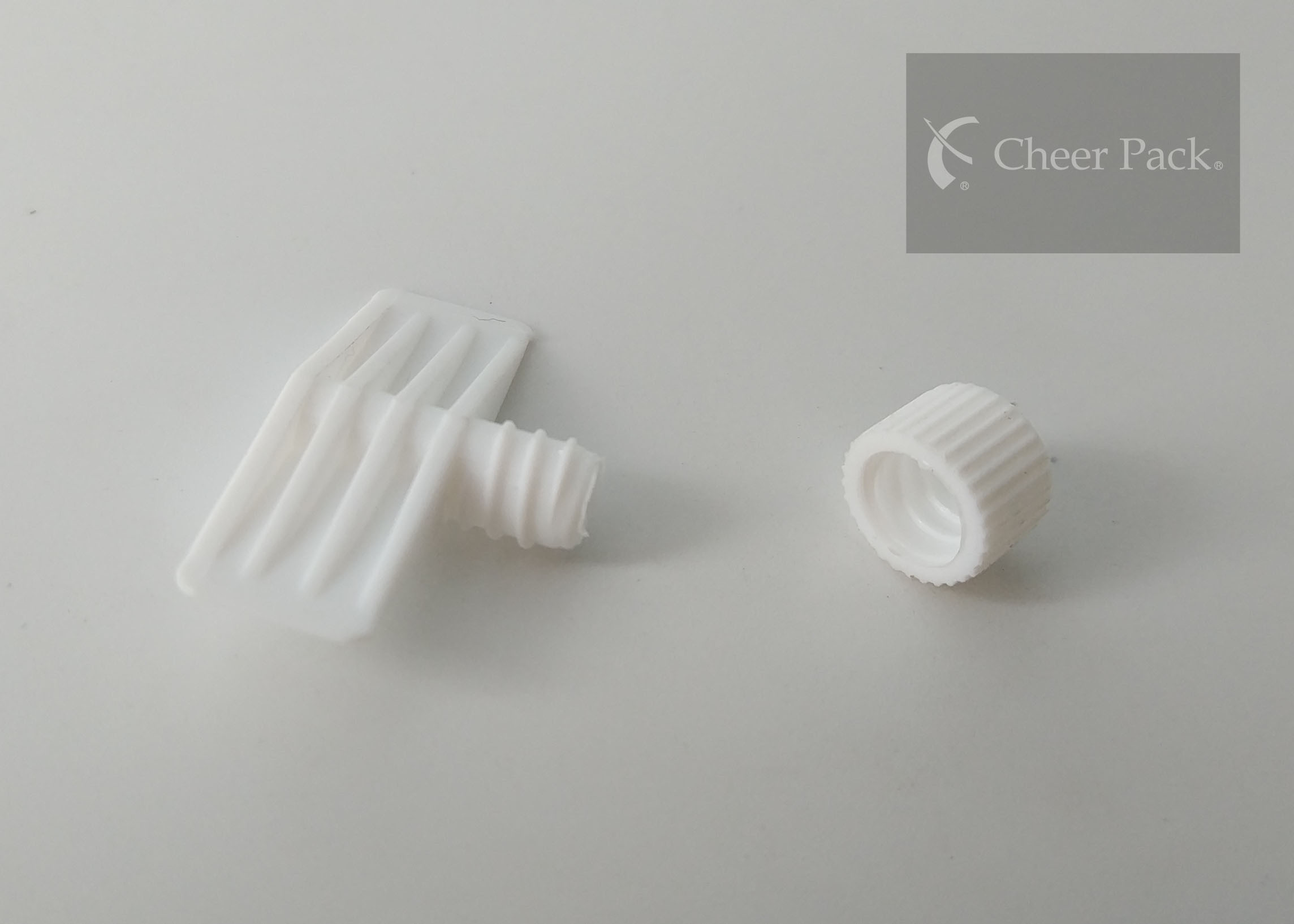 Black Twist Off Pour Spout Caps Polyethylene With Food Grade Material