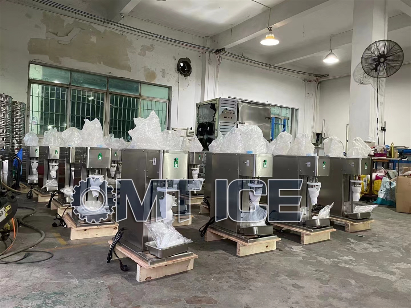 Convenient Ice Cream Blender Machine Smooth Operation Frozen Yogurt Mixing Machine