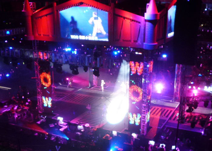 Patented foldable 6mm 12mm LED displays for concerts and events