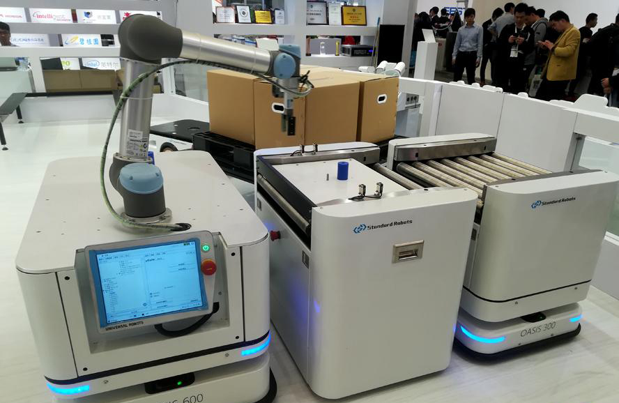 Manipulator Robot Arm With AGV Of UR With Robotic Welding Machine And Cobot Robot Universal