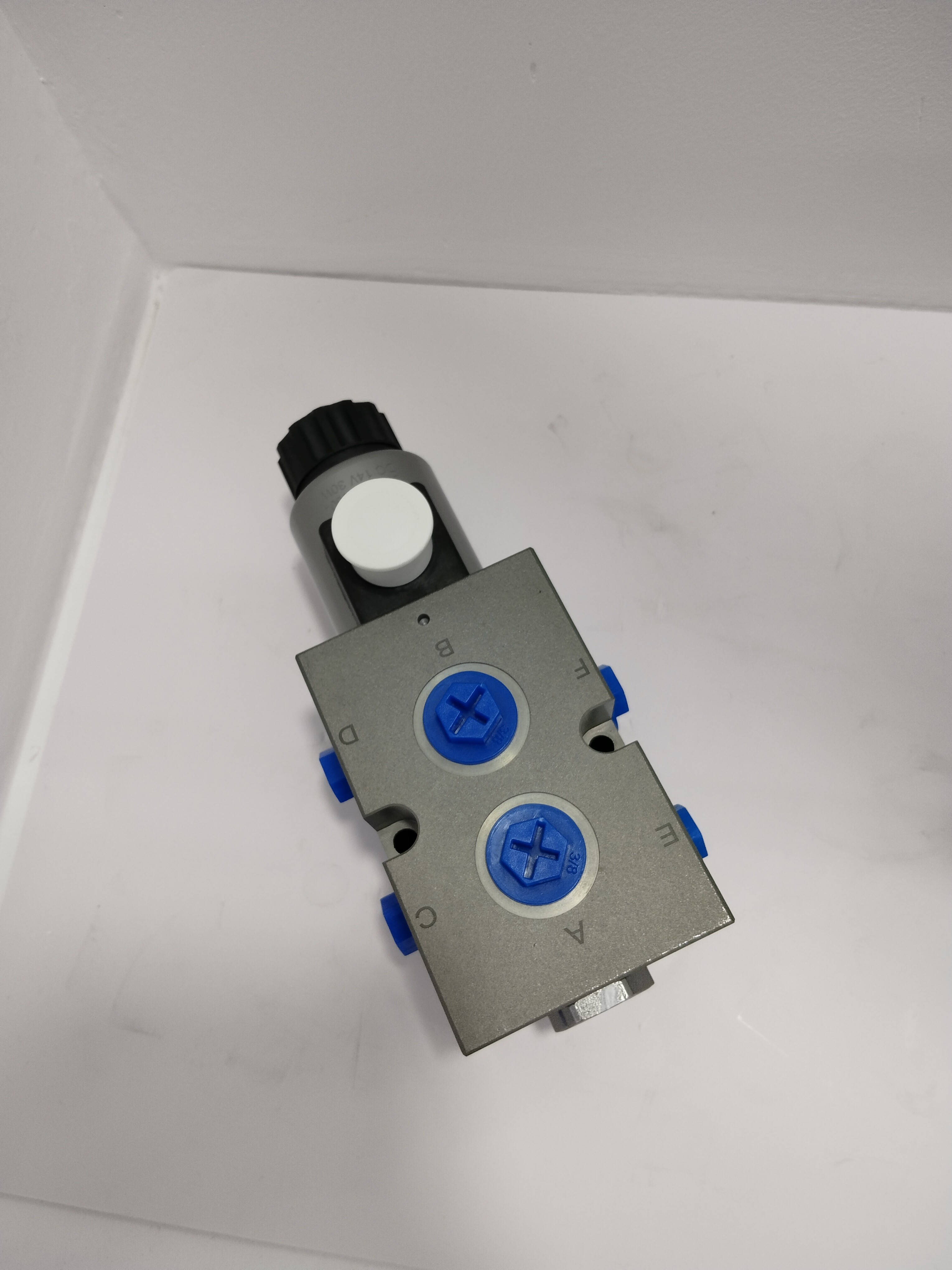 Customized 6 Way 2 Position Hydraulic Valve Iron Body Waterproof Level