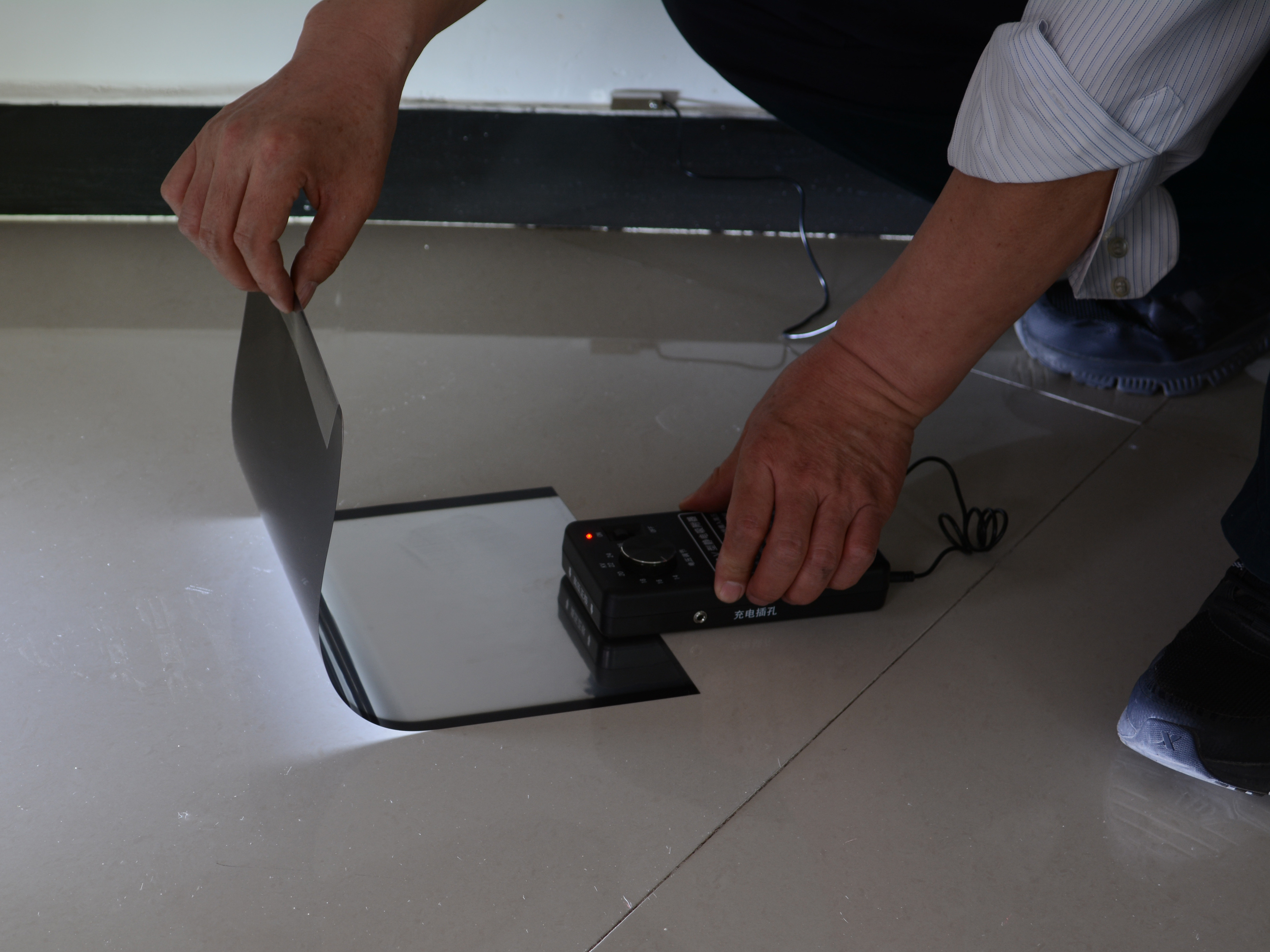 G009 Metalized piastic sheet for lifting a single dust footprint