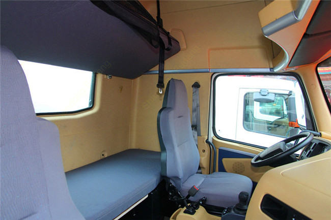 CNHTC 6 × 4 SinotrukTractor Head Trucks With 10 Wheel HOWO A7 Model 420HP
